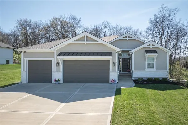 $1,049,000 | 517 South Shore Drive, Lake Winnebago, MO 64034