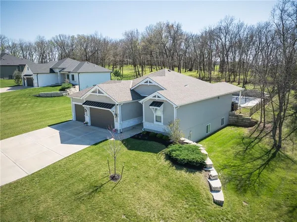 $1,049,000 | 517 South Shore Drive, Lake Winnebago, MO 64034