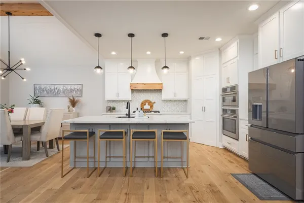 $1,049,000 | 517 South Shore Drive, Lake Winnebago, MO 64034