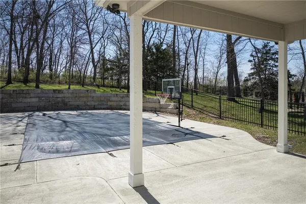 $1,049,000 | 517 South Shore Drive, Lake Winnebago, MO 64034