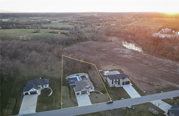 $1,049,000 | 517 South Shore Drive, Lake Winnebago, MO 64034