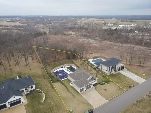 $1,049,000 | 517 South Shore Drive, Lake Winnebago, MO 64034