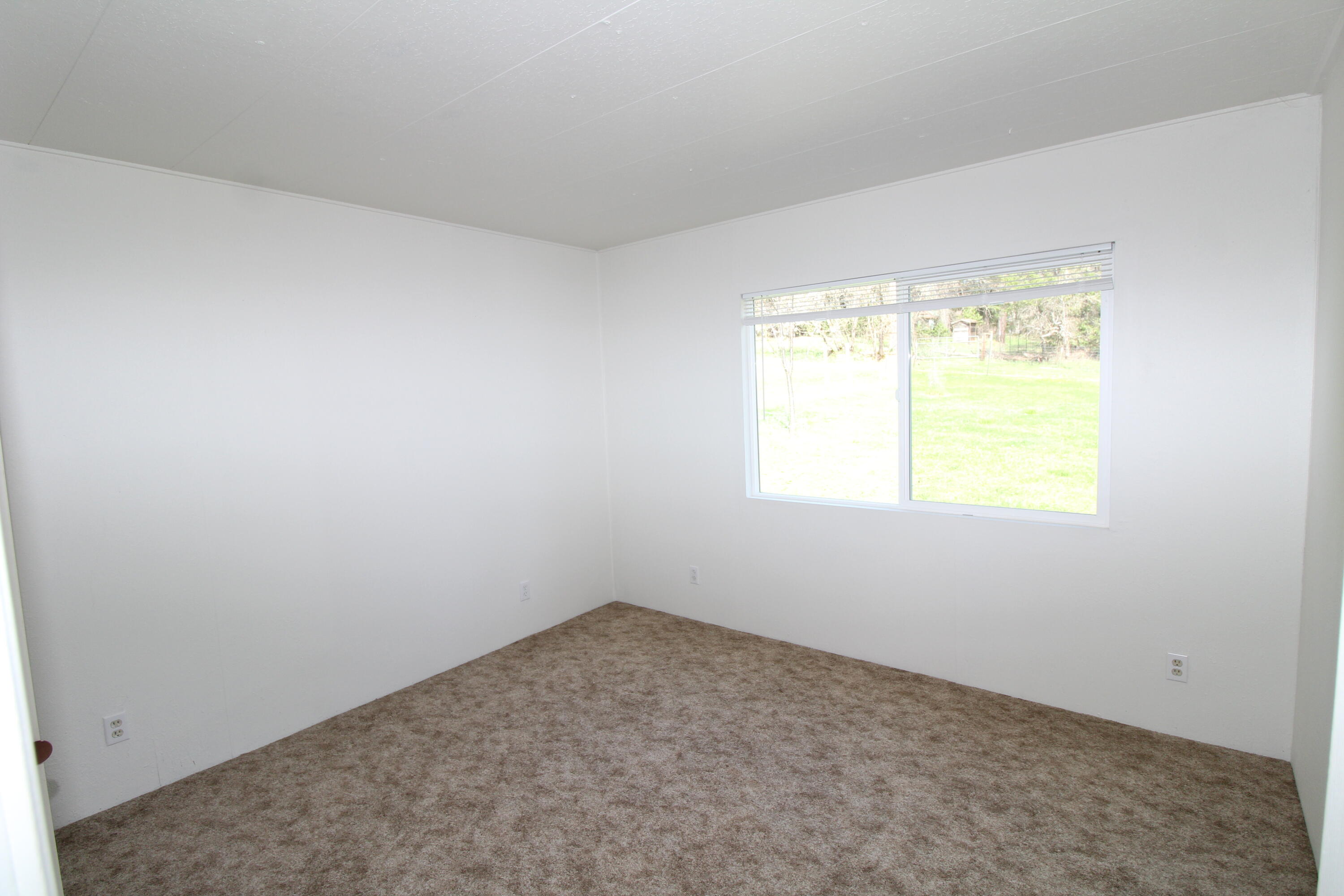 355 Verde Lane Merlin, OR 97532 - Photo 19 of 38 IMG_1982