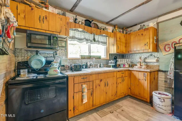 $230,000 | 205 Helton Hollow Road, Eidson, TN 37731