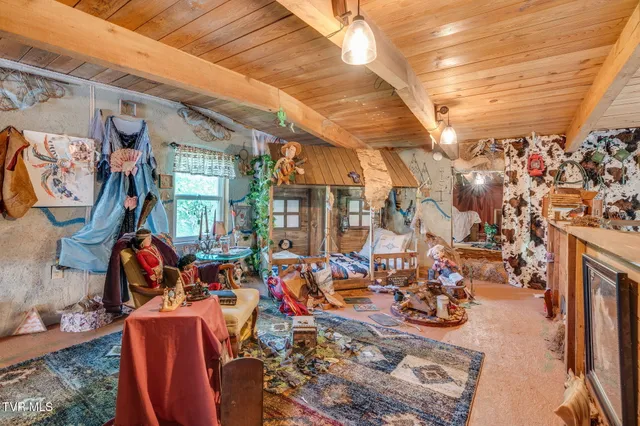 $230,000 | 205 Helton Hollow Road, Eidson, TN 37731