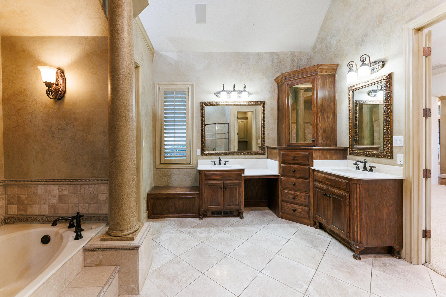 9809 Topeka Avenue Lubbock, TX 79424 - Photo 53 of 87 Primary Bath