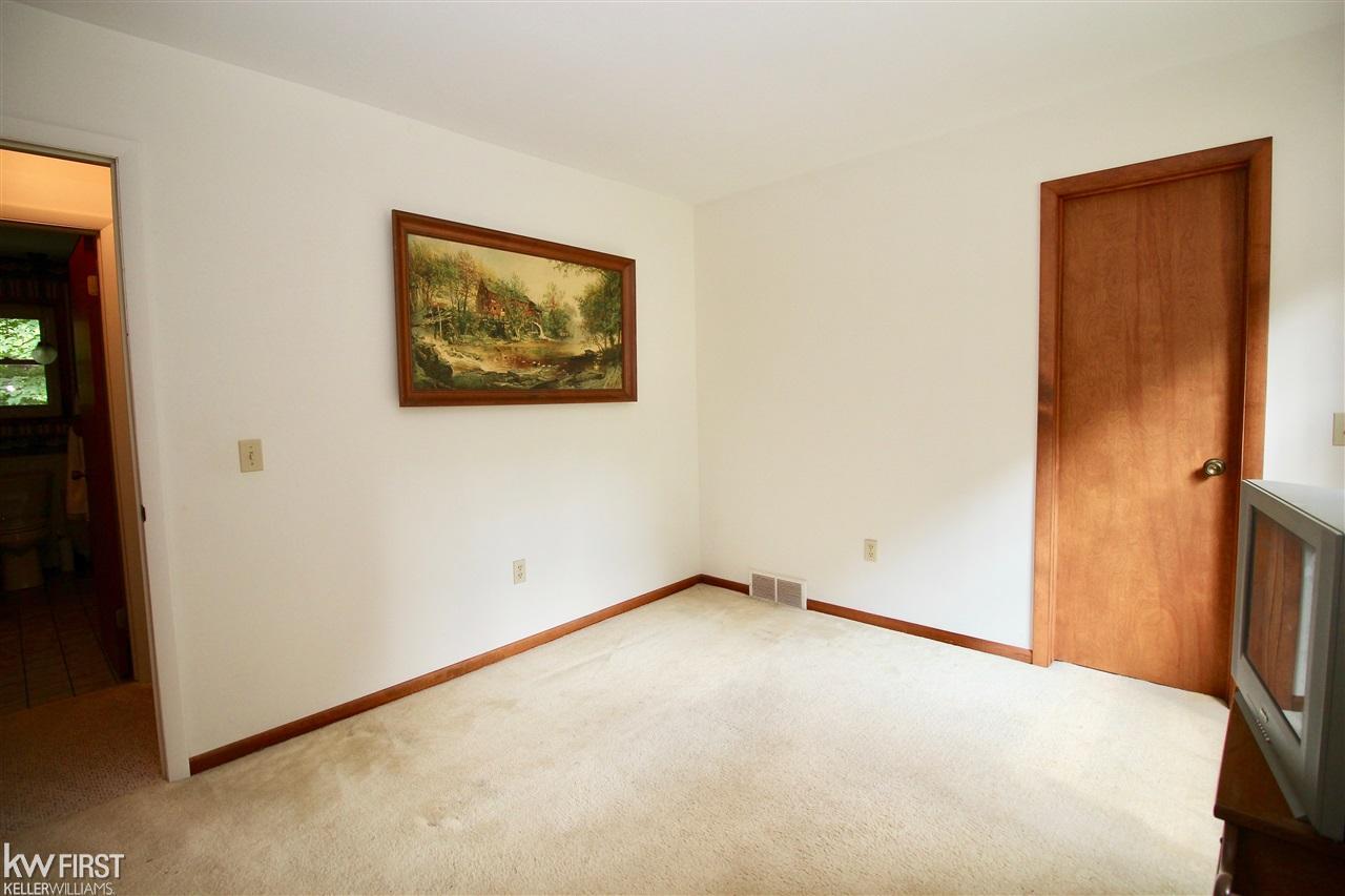 7177 Ridgeview Drive Genesee, MI 48437 - Photo 19 of 29 21494775-18.JPG