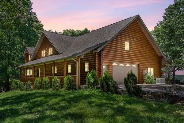 $900,000 | 37 Wild Horse Lane, Galena, MO 65656