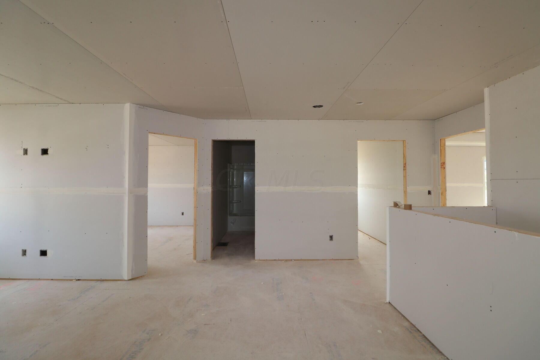 3296 Logsdon Loop Delaware, OH 43015 - Photo 9 of 17 Interior