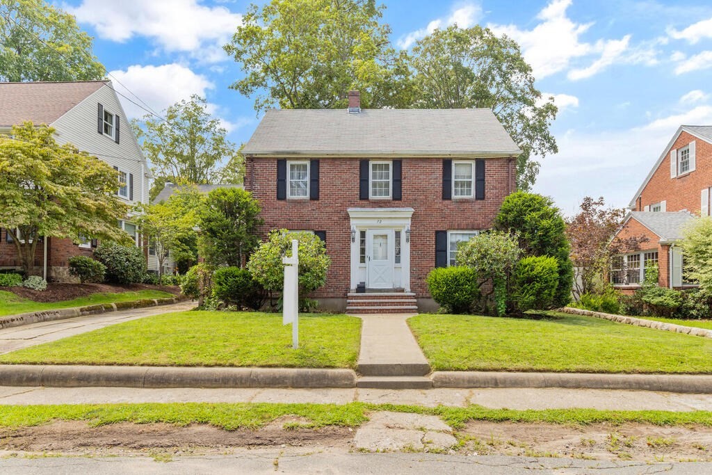 72 Lincoln Road Medford, MA 02155 - Photo 3 of 32 Gallery Image 3
