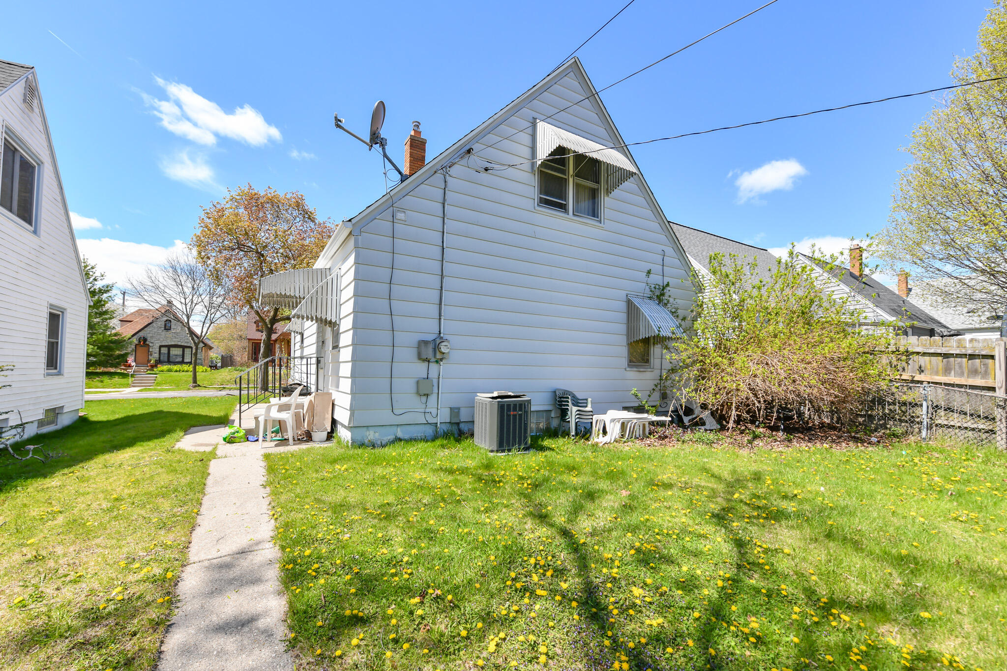 3716 South 19th Street Milwaukee, WI 53221 - Photo 14 of 18 HEN_2560