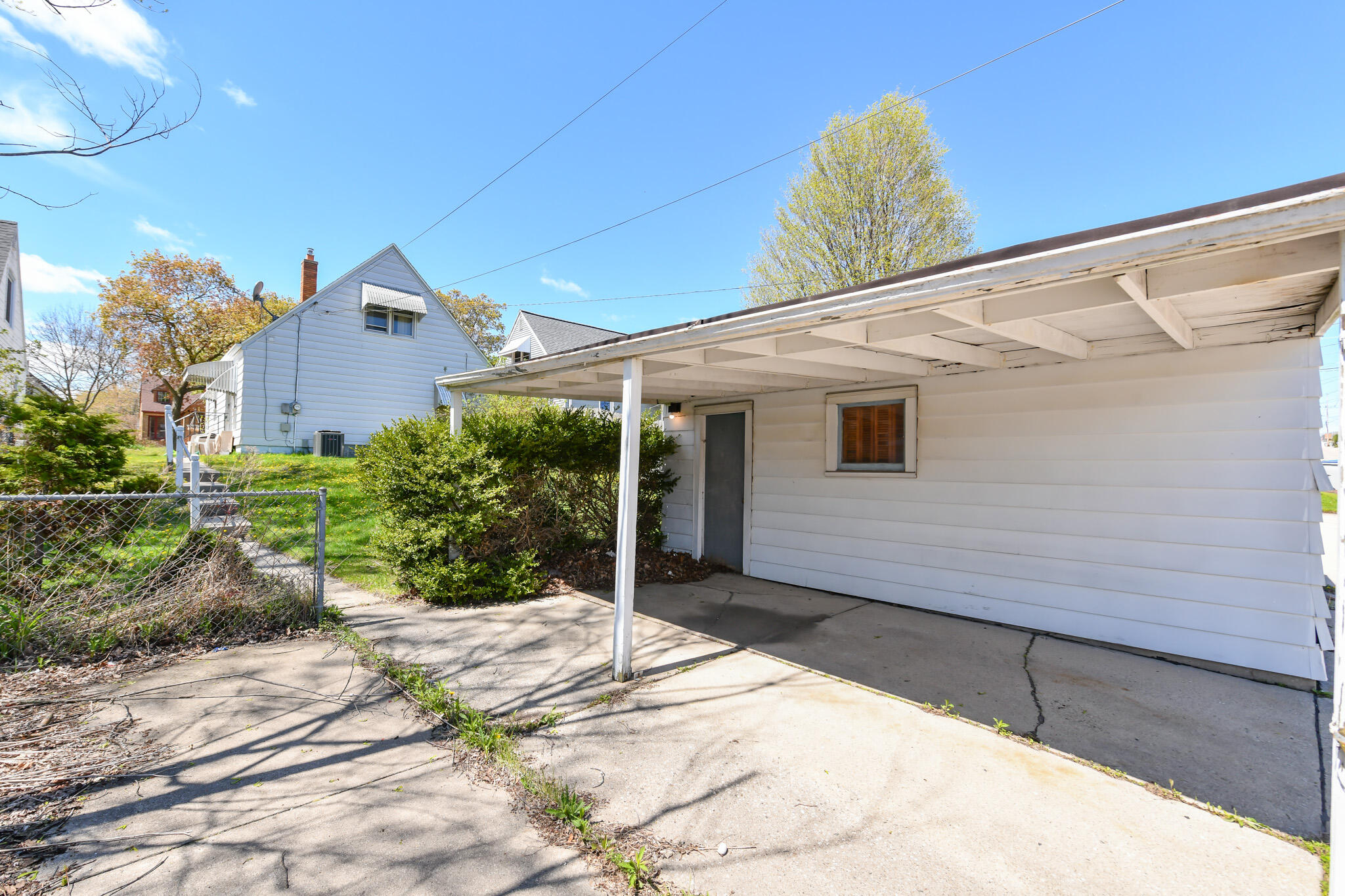 3716 South 19th Street Milwaukee, WI 53221 - Photo 16 of 18 HEN_2563