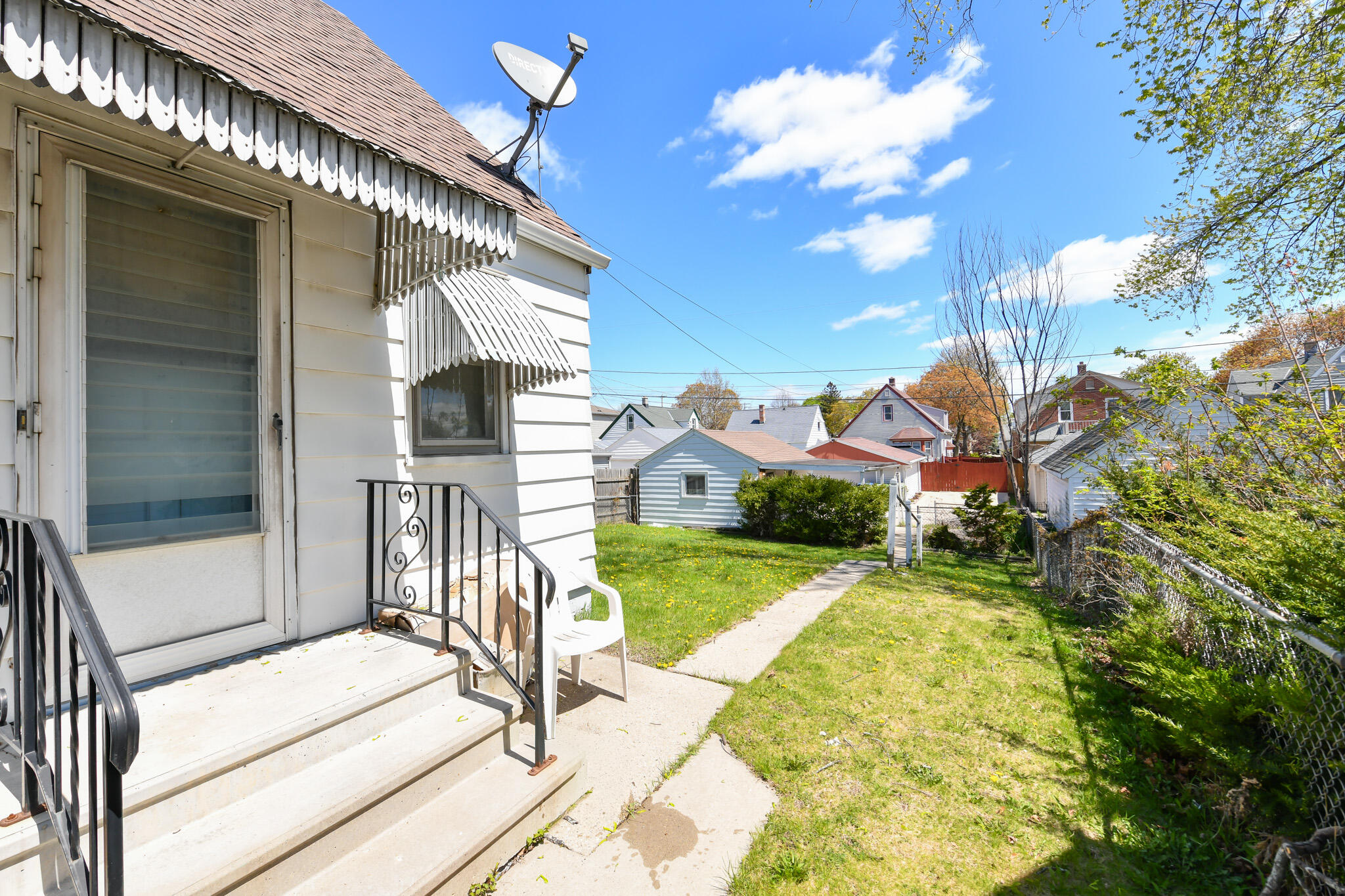 3716 South 19th Street Milwaukee, WI 53221 - Photo 2 of 18 HEN_2559