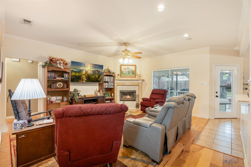 4810 West Wedgefield Road Granbury, TX 76049 - Photo 7 of 40