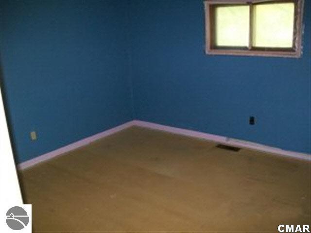 9708 East Olive Road Wheeler, MI 48662 - Photo 6 of 9 1767941-5.JPG
