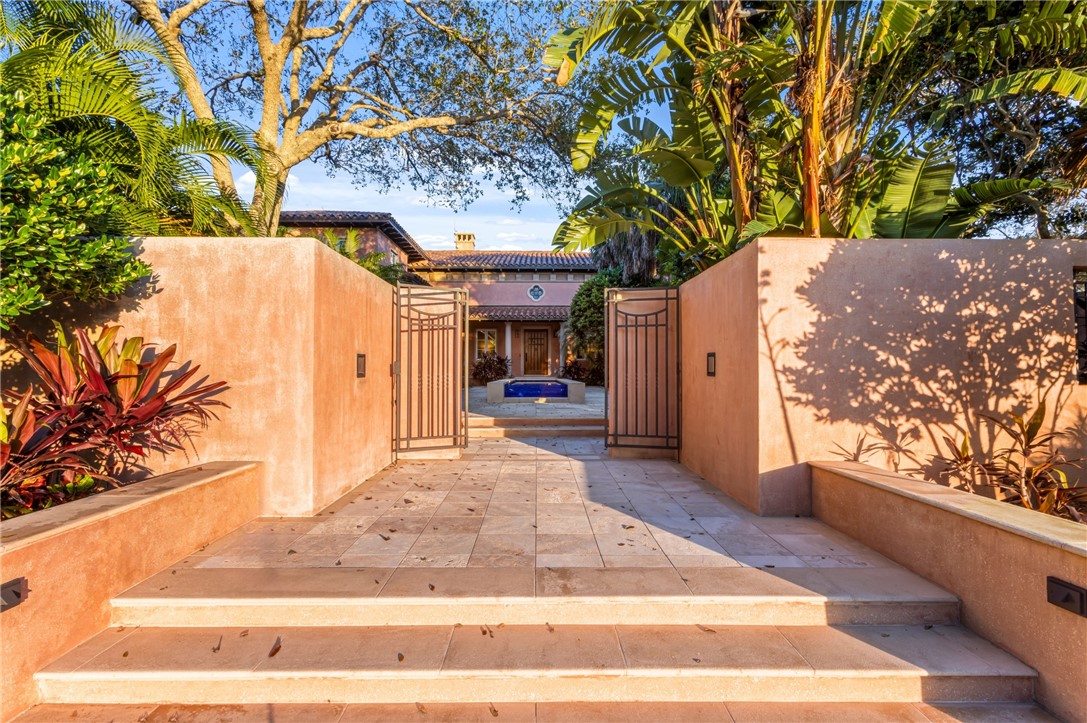 2350 Quay Dock Road Vero Beach, FL 32967 - Photo 2 of 33 a view of a back yard