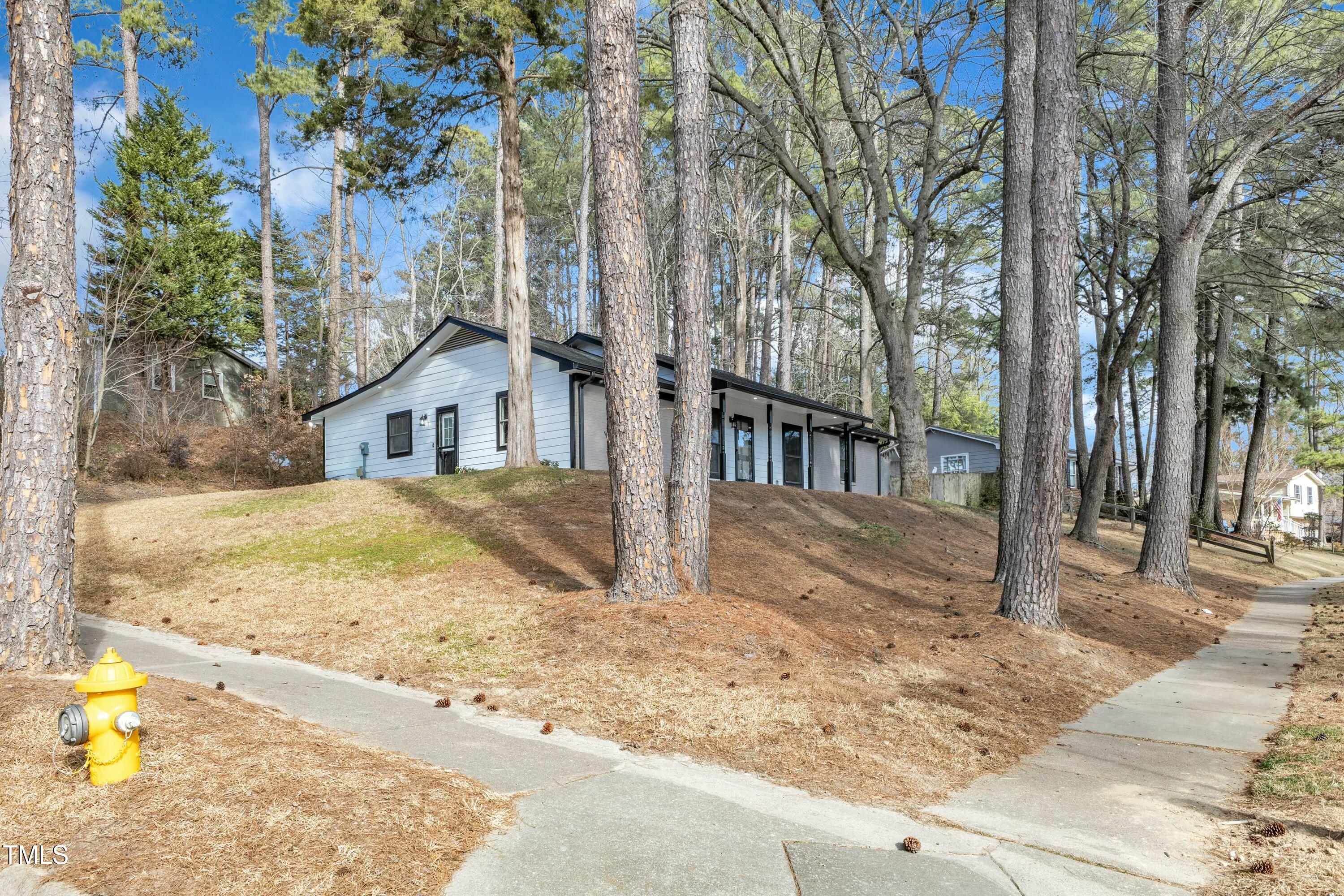 5808 Farm Gate Road Raleigh, NC 27606 - Photo 5 of 33 tempImagekndV3o