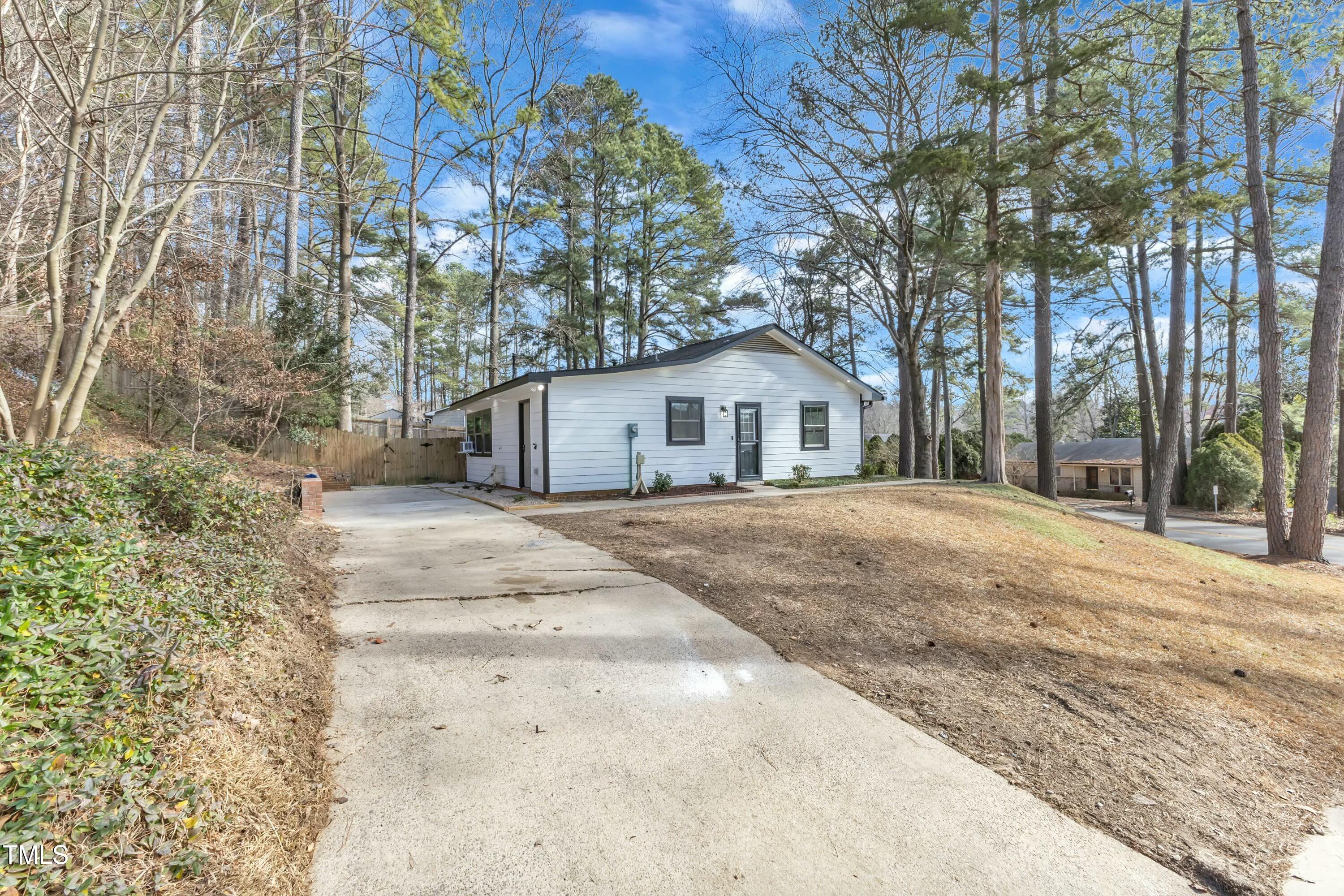 5808 Farm Gate Road Raleigh, NC 27606 - Photo 6 of 33 tempImageYFrkqC