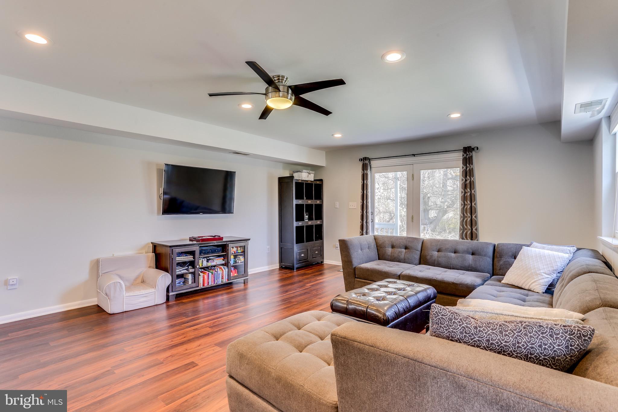 4988 Green Bridge Road Dayton, MD 21036 - Photo 16 of 34 Large Family Room