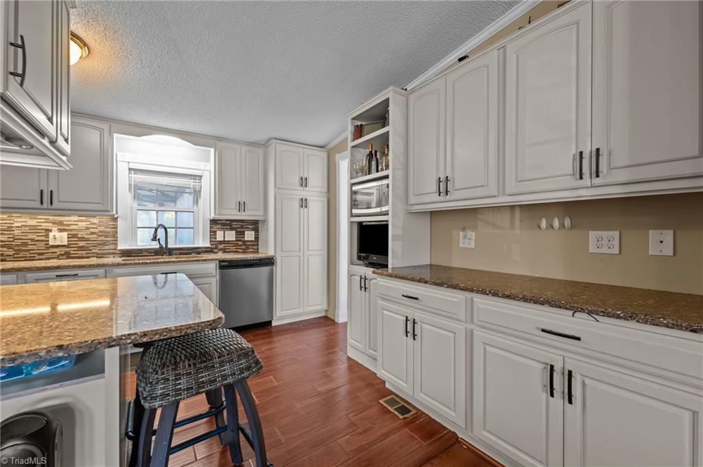 2348 John Thompson Road Graham, NC 27253 - Photo 10 of 34 Tile backsplash in kitchen