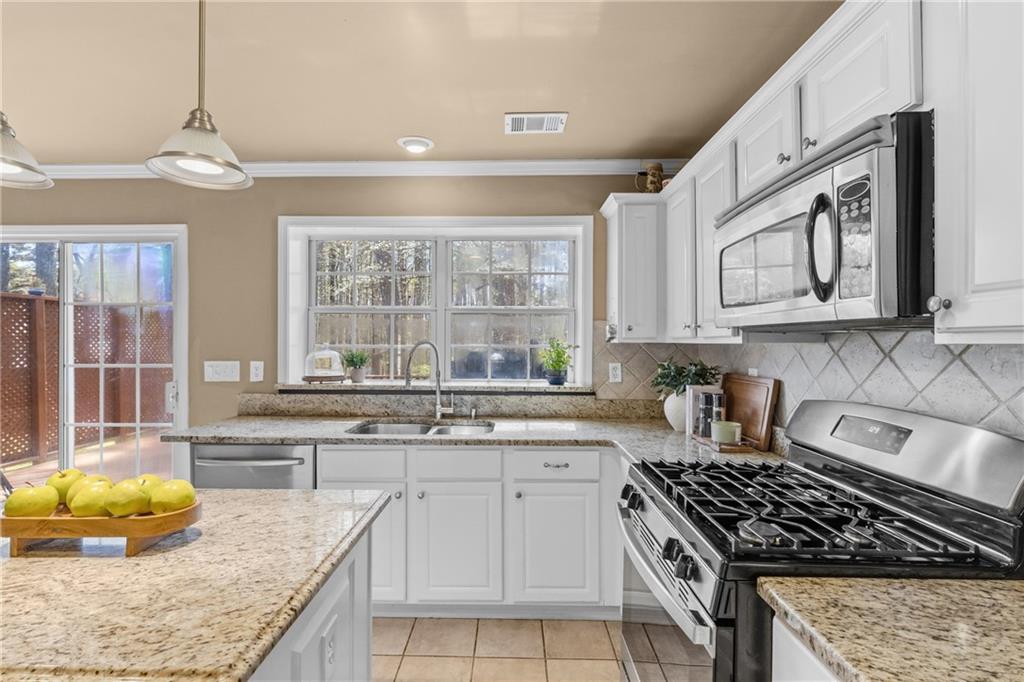 7335 Lytham Trace Cumming, GA 30041 - Photo 12 of 49