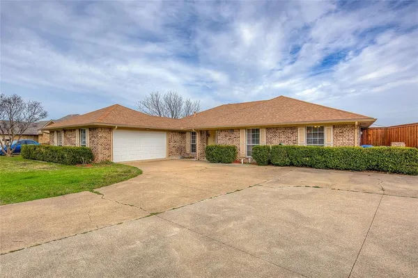 $2,800 | 4804 Edgewater Drive, Rowlett, TX 75088