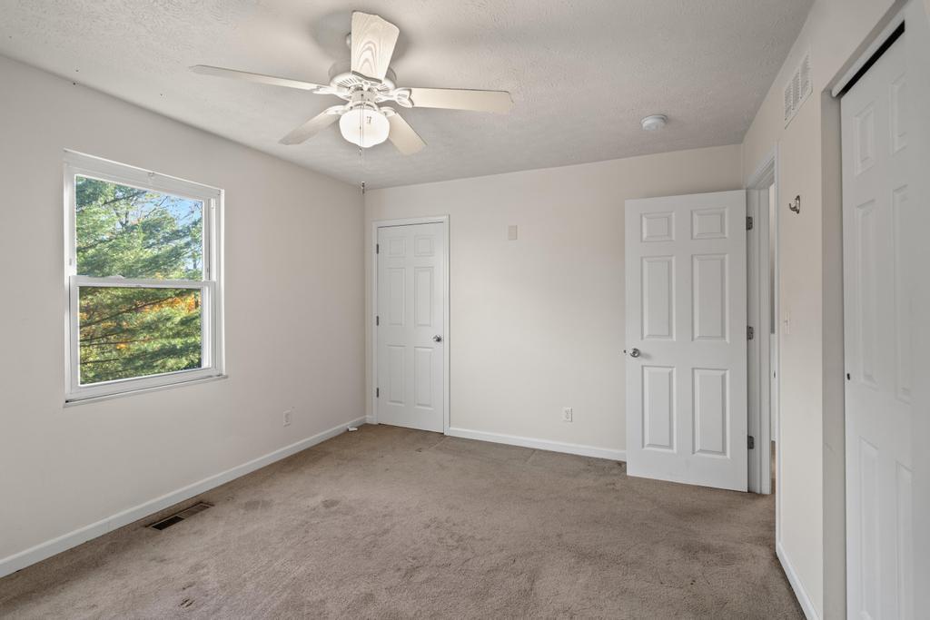 1775 Hunters Trace Burlington, KY 41005 - Photo 12 of 19