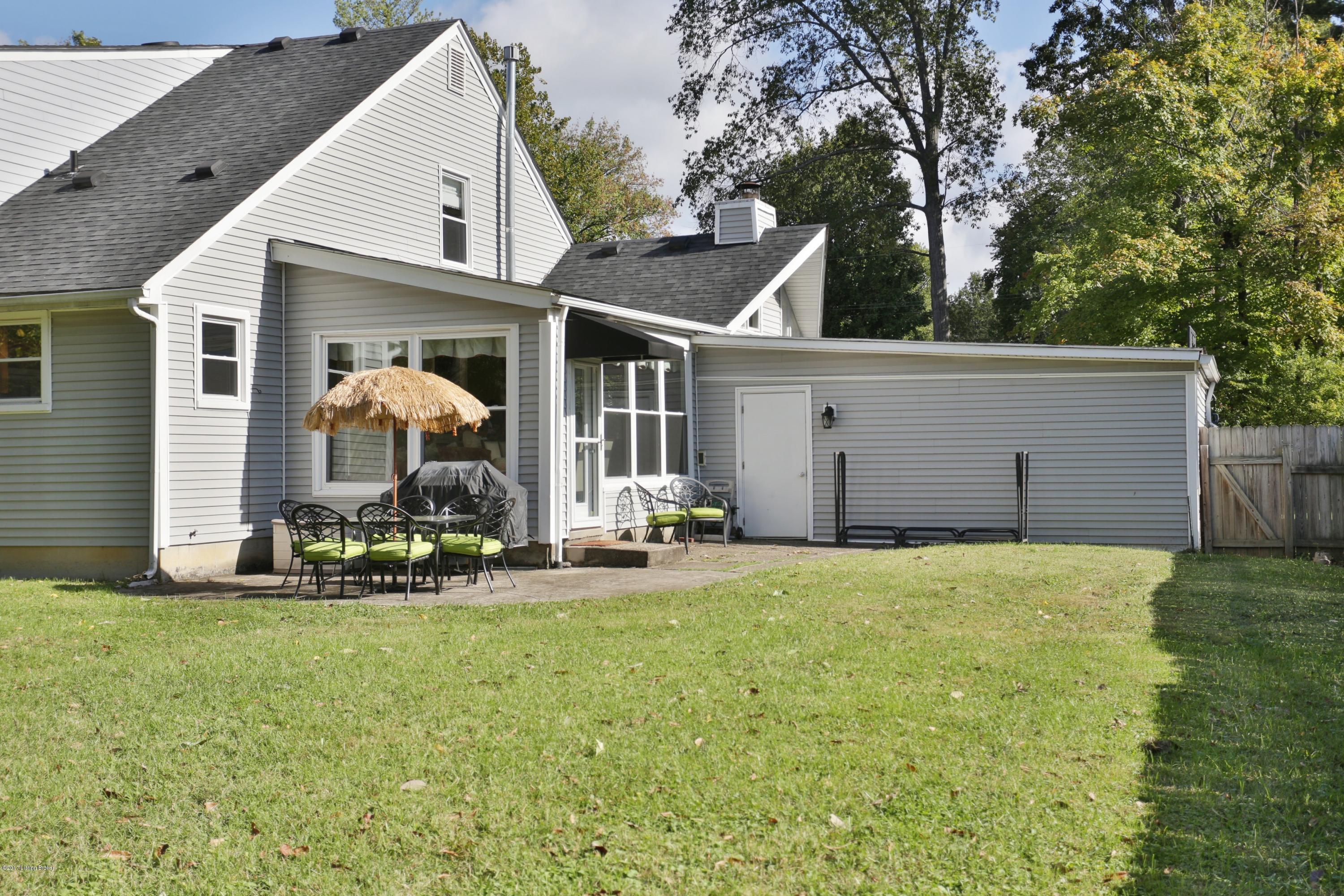 426 Wood Road Louisville, KY 40222 - Photo 10 of 38 Large patio right off the sunroom