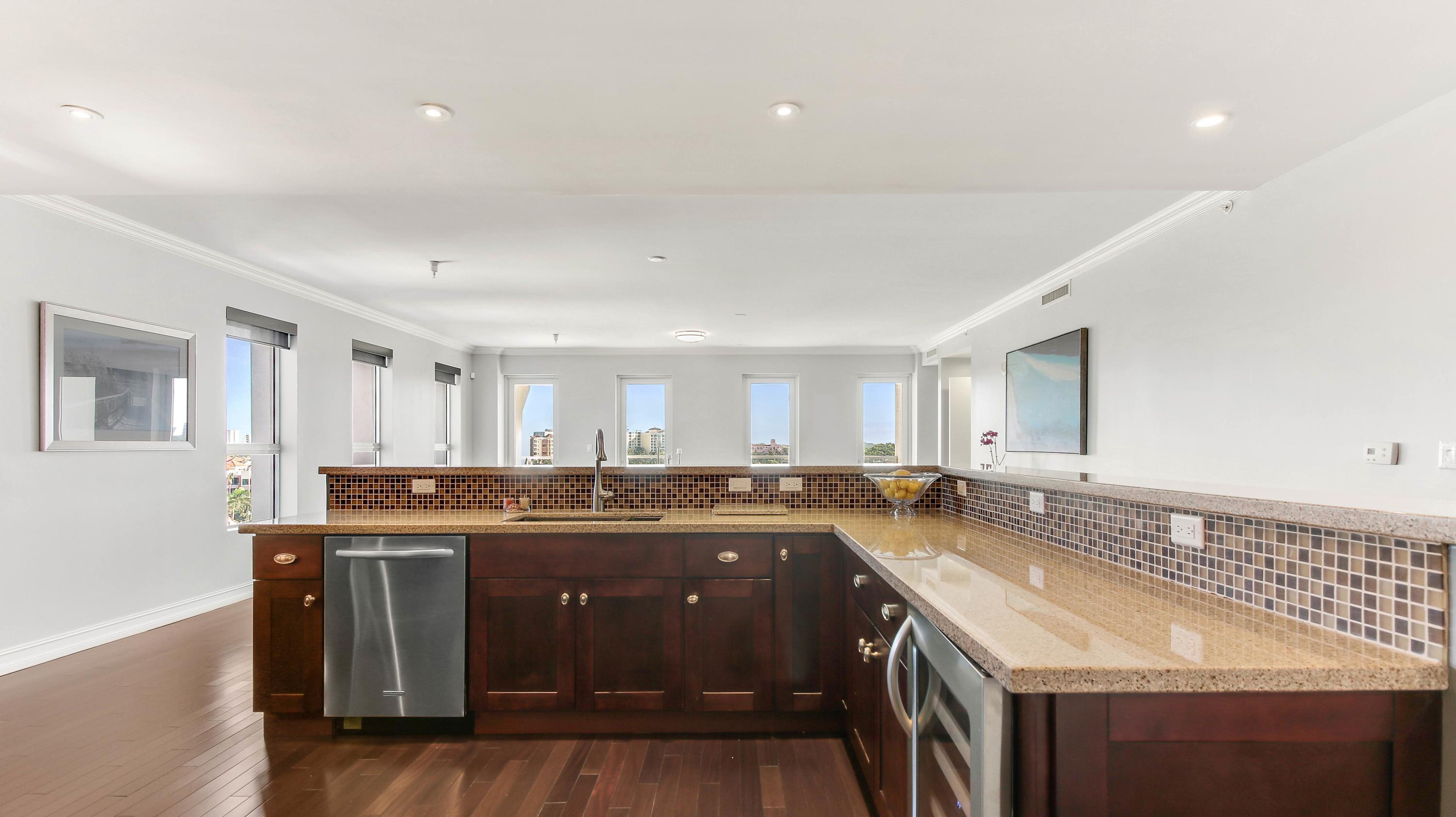 455 East Palmetto Park Road, Unit 5W Boca Raton, FL 33432 - Photo 7 of 36 Kitchen