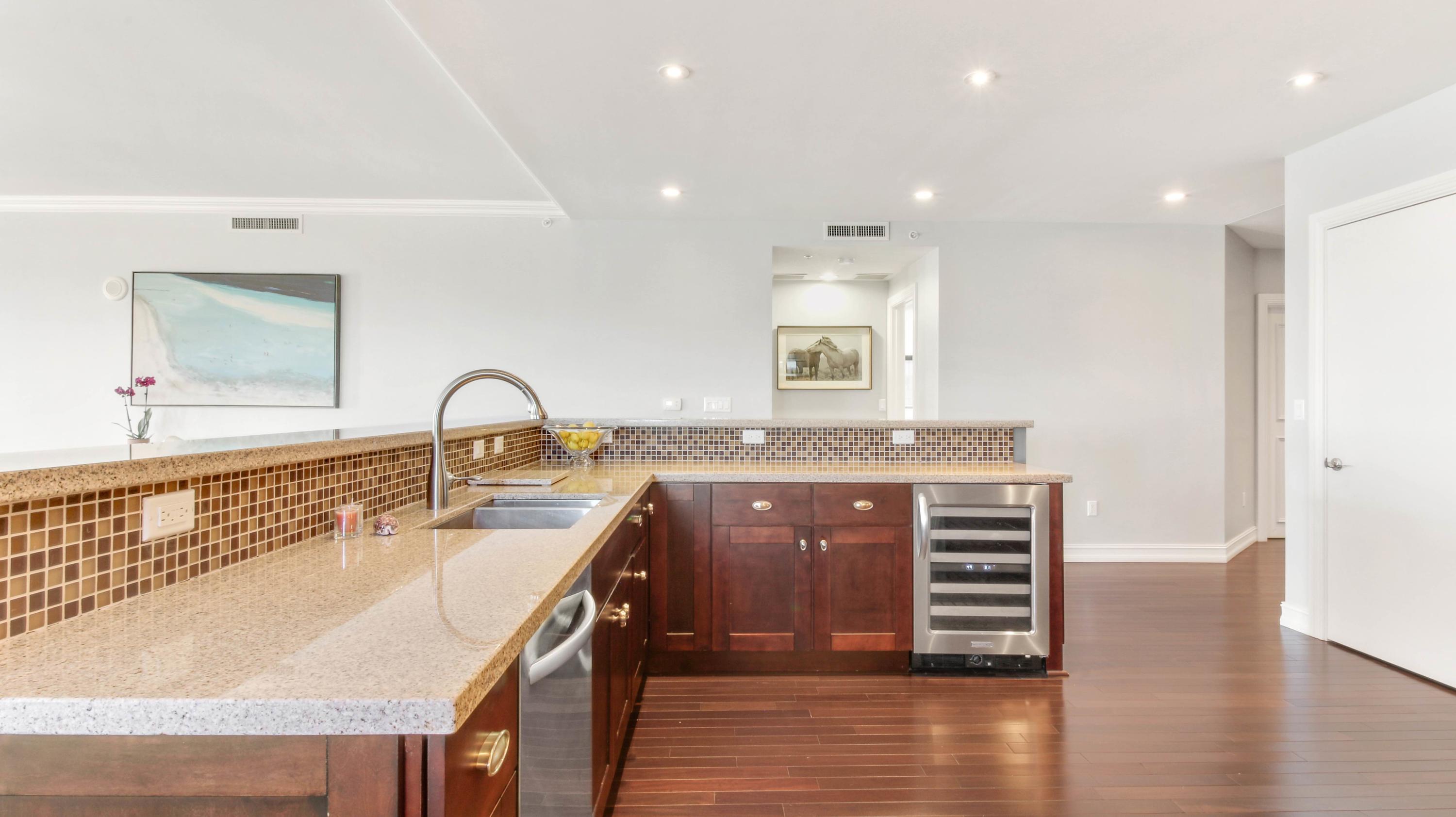 455 East Palmetto Park Road, Unit 5W Boca Raton, FL 33432 - Photo 10 of 36 Kitchen