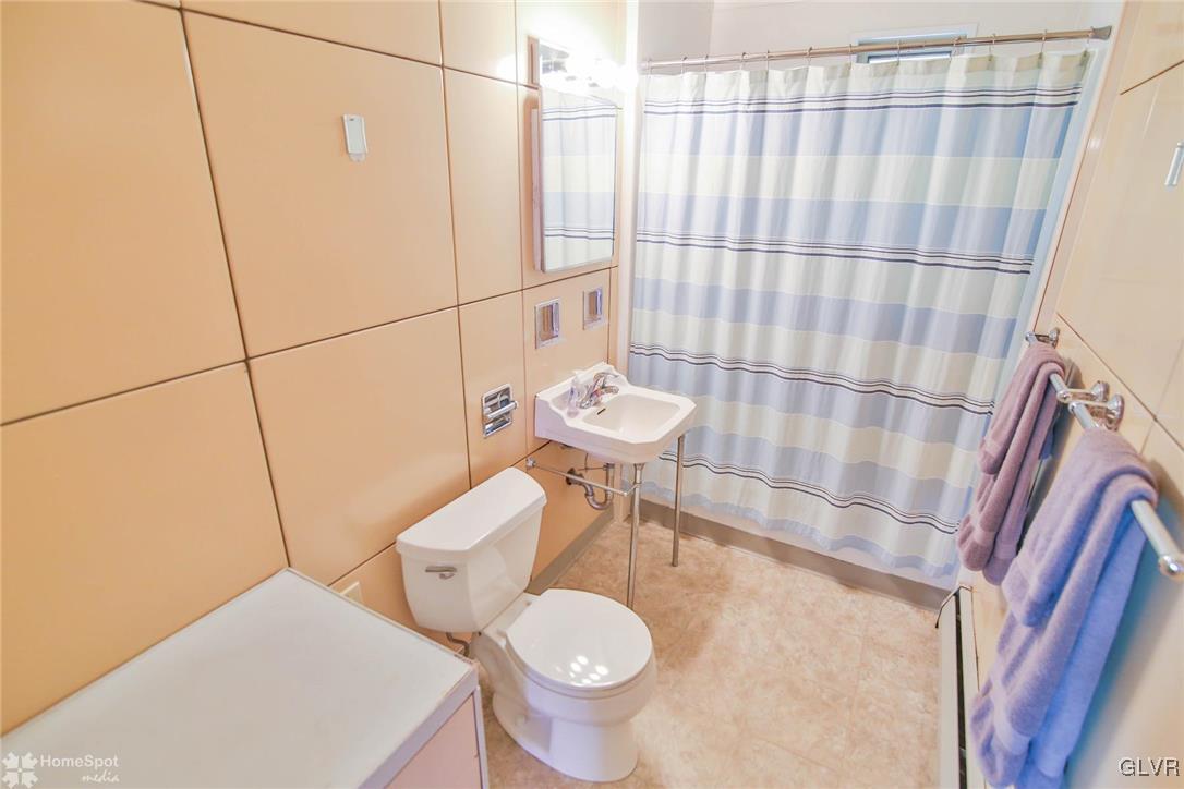 3225 Edinburgh Road Allentown, PA 18104 - Photo 17 of 27 Gallery Image 17