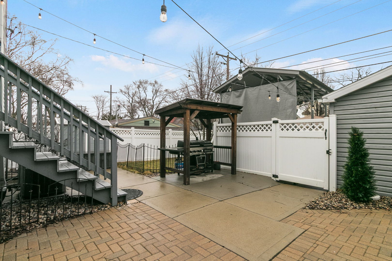 3239 Wesley Avenue Berwyn, IL 60402 - Photo 23 of 29 a view of a chairs and table in a patio