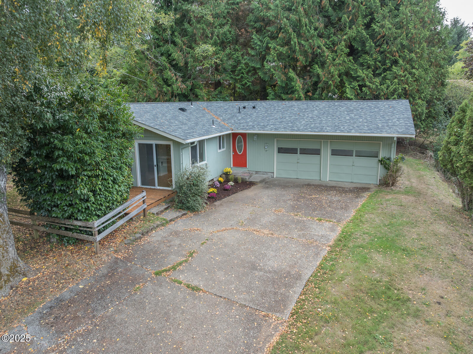 1651 Southeast Ammon Road Toledo, OR 97391 - Photo 2 of 36 -29