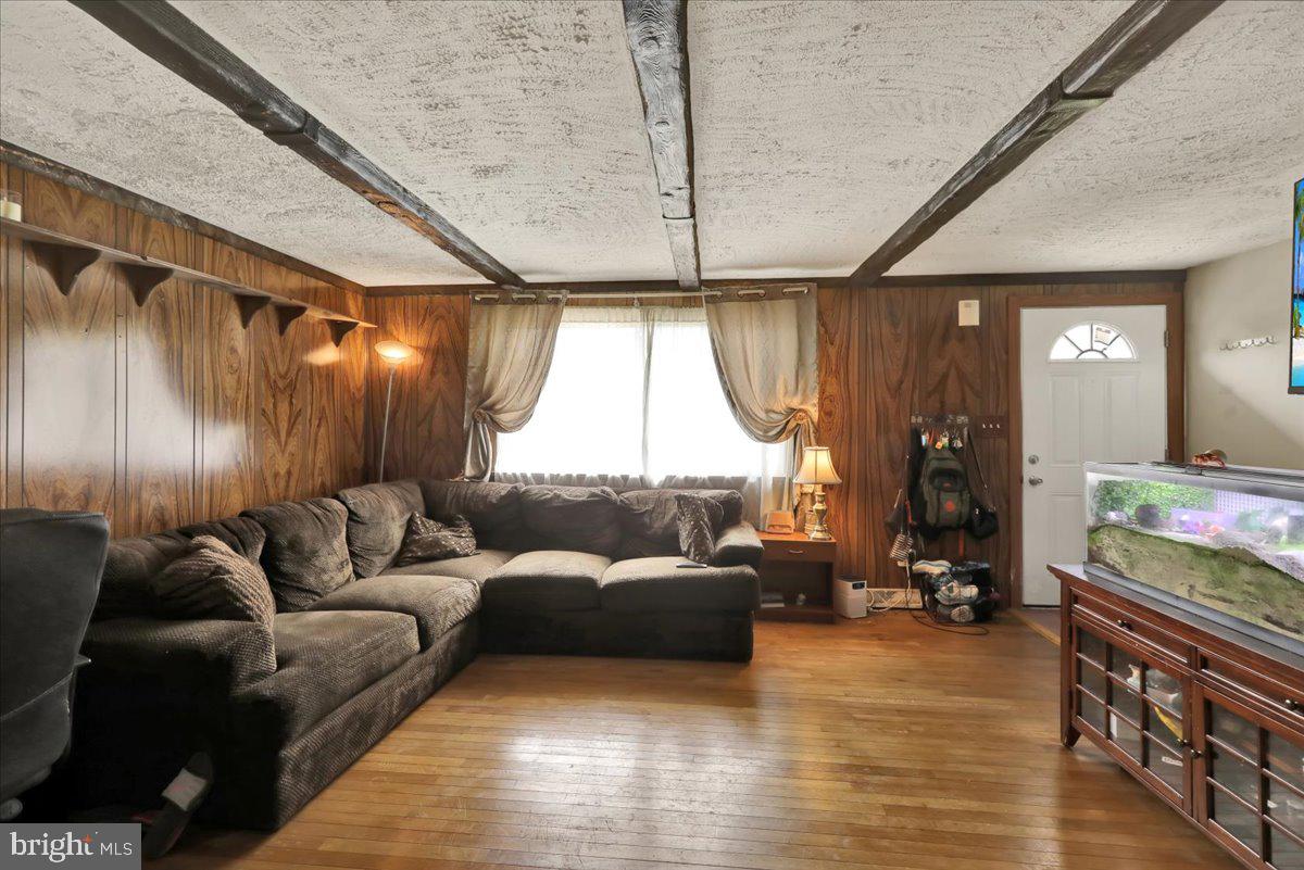 641 Centre Street Reading, PA 19605 - Photo 5 of 27 Gallery Image 5