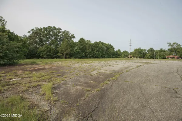 a view of an outdoor space and a yard