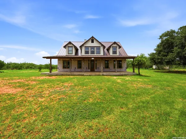 $998,000 | 1253 County Road 7421, Yancey, TX 78886