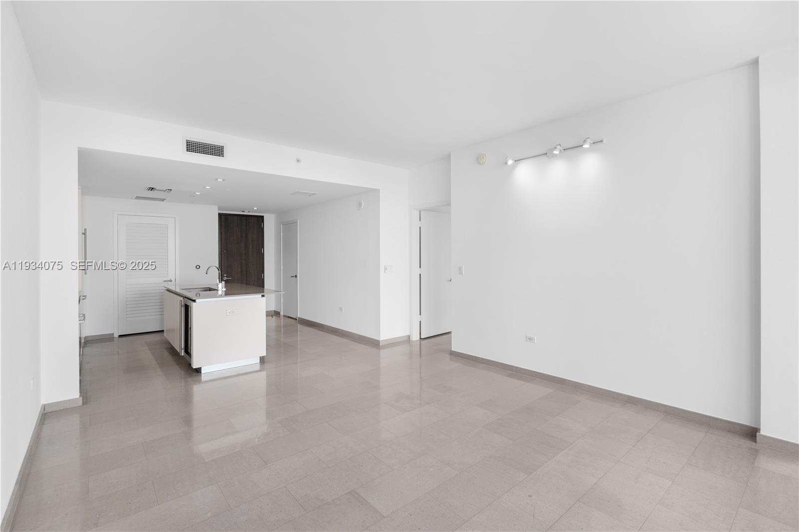 68 Southeast 6th Street, Unit 2006 Miami, FL 33131 - Photo 14 of 49