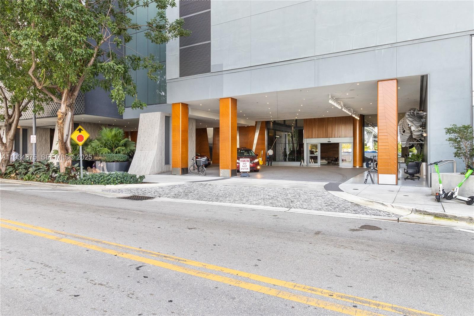 68 Southeast 6th Street, Unit 2006 Miami, FL 33131 - Photo 46 of 49 front view of a building