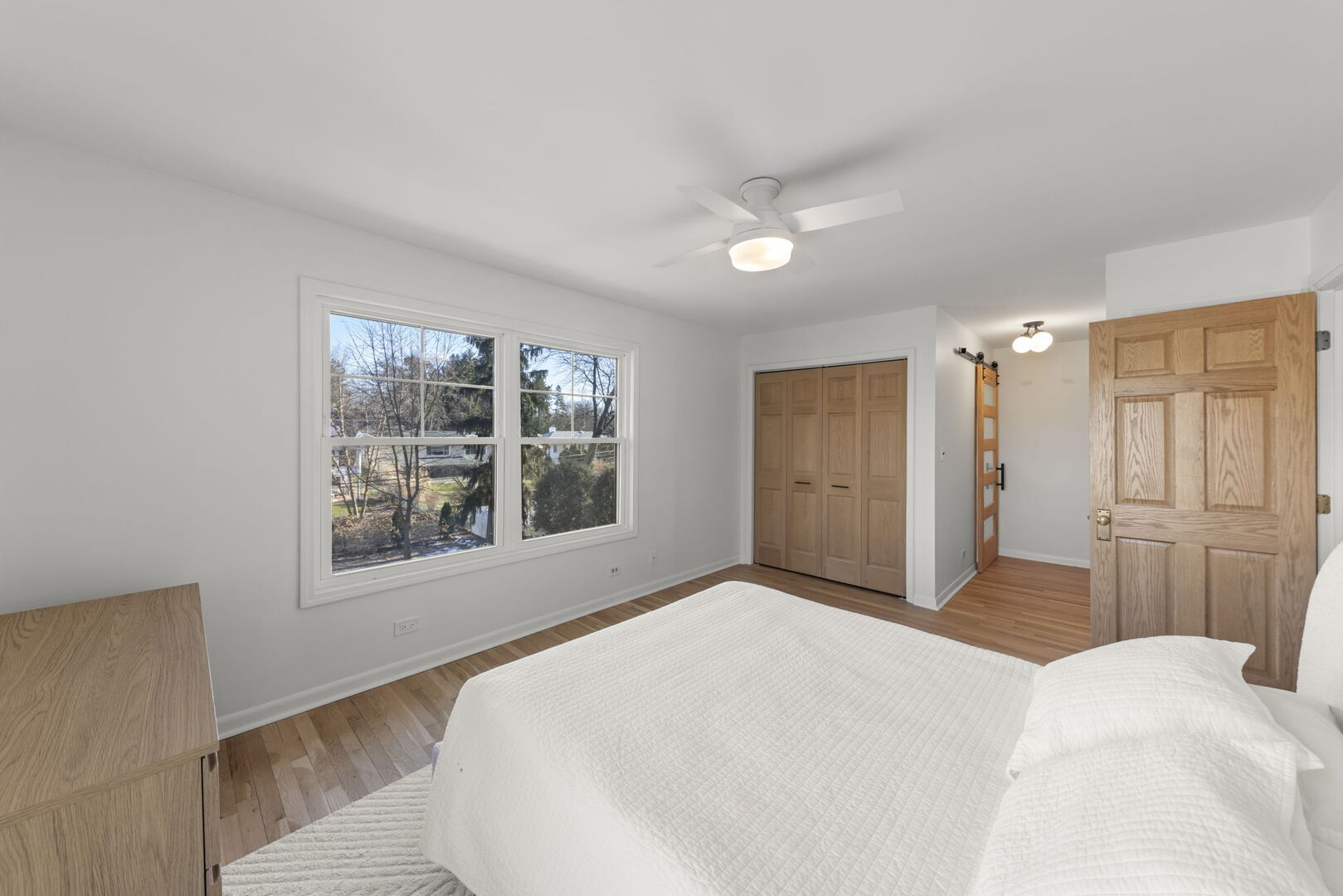 291 Spring Avenue Glen Ellyn, IL 60137 - Photo 17 of 35 a bedroom with a large bed and a window
