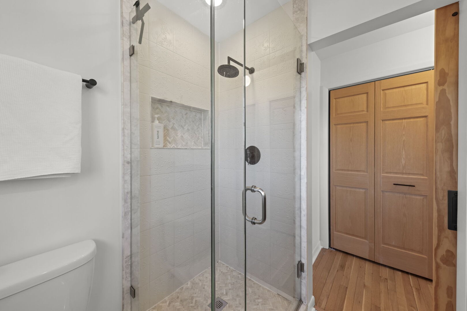 291 Spring Avenue Glen Ellyn, IL 60137 - Photo 19 of 35 a bathroom with a shower and toilet