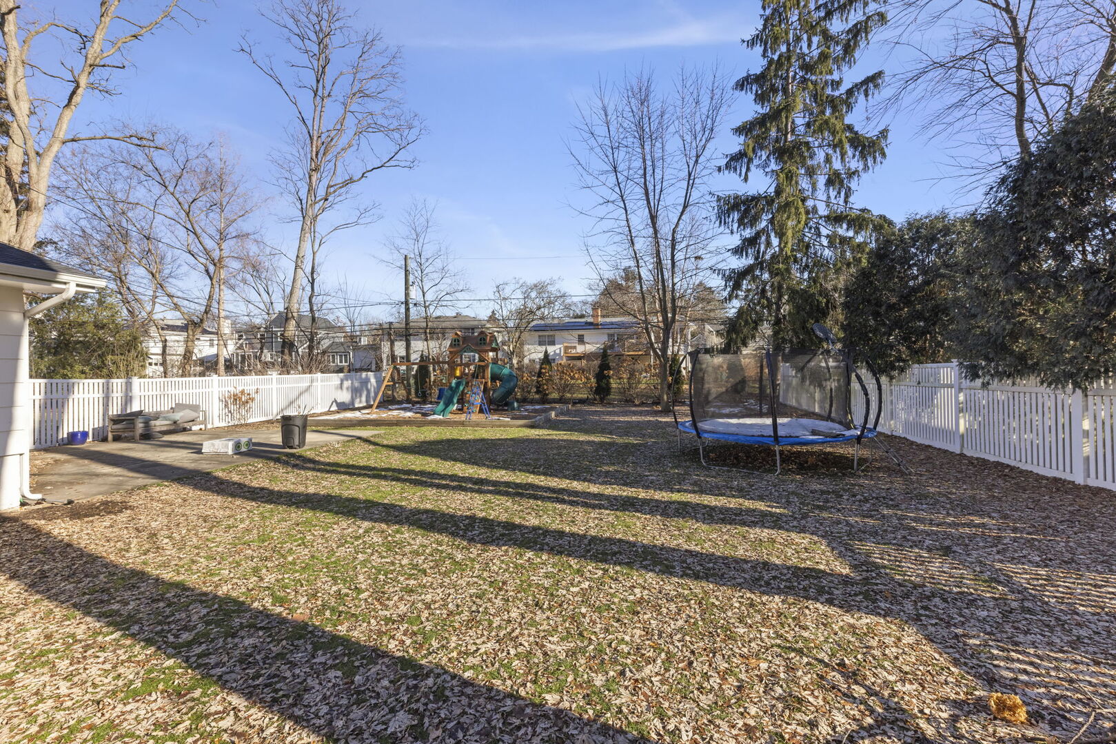 291 Spring Avenue Glen Ellyn, IL 60137 - Photo 29 of 35 a view of a yard with a house