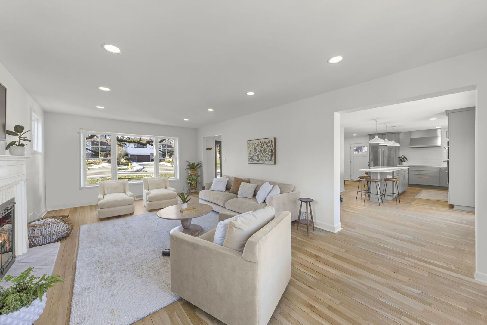 291 Spring Avenue Glen Ellyn, IL 60137 - Photo 7 of 35 a living room with furniture and a wooden floor