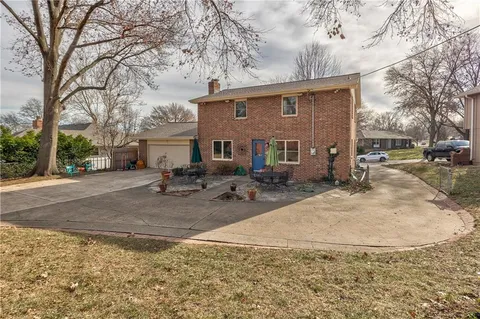 $389,000 | 10120 West 65th Street, Merriam, KS 66203