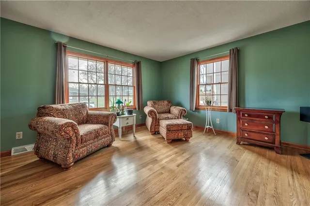 $389,000 | 10120 West 65th Street, Merriam, KS 66203