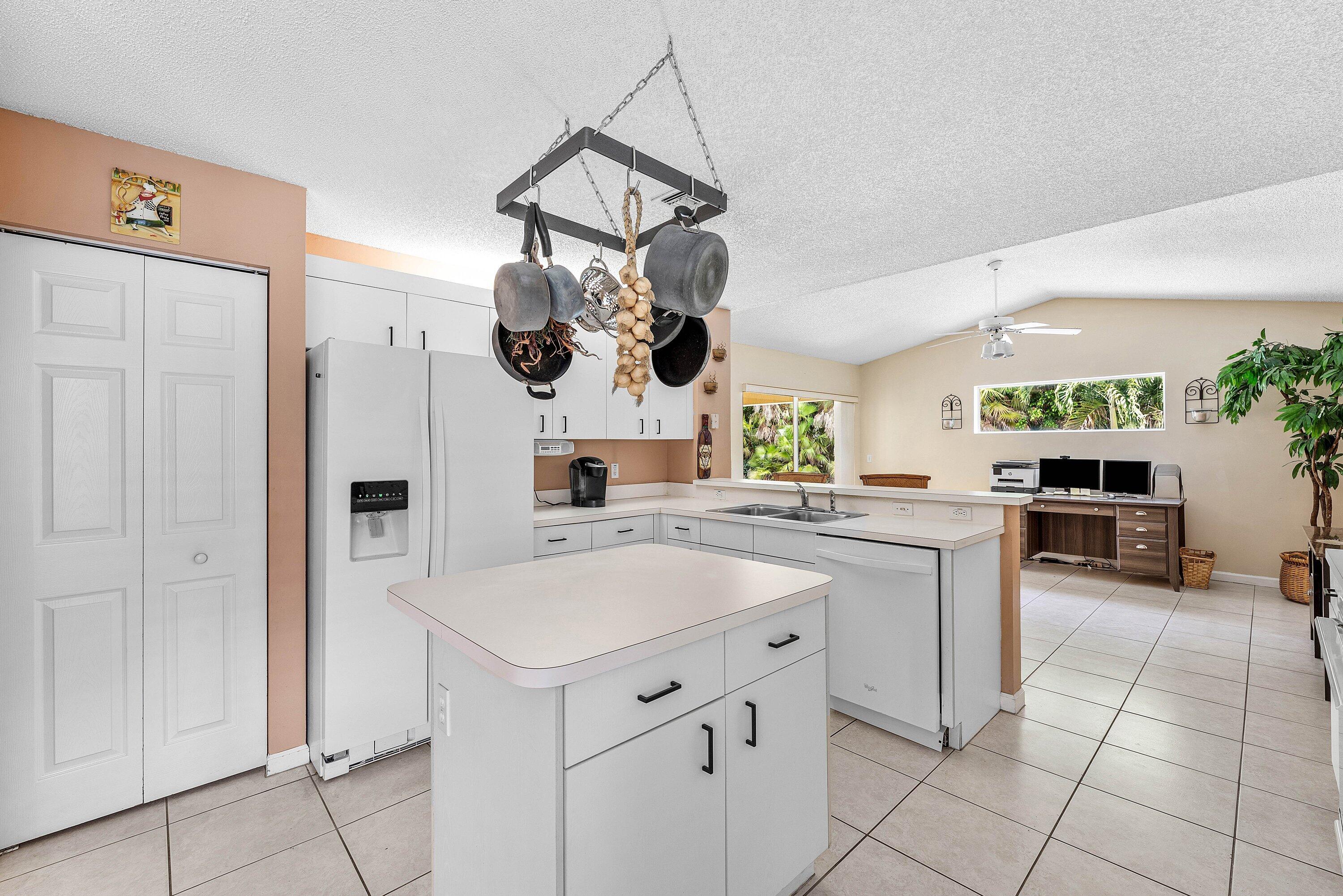 4824 South Lee Road Delray Beach, FL 33445 - Photo 12 of 23 017-4824SouthLeeRoad-DelrayBeach-FL-3344