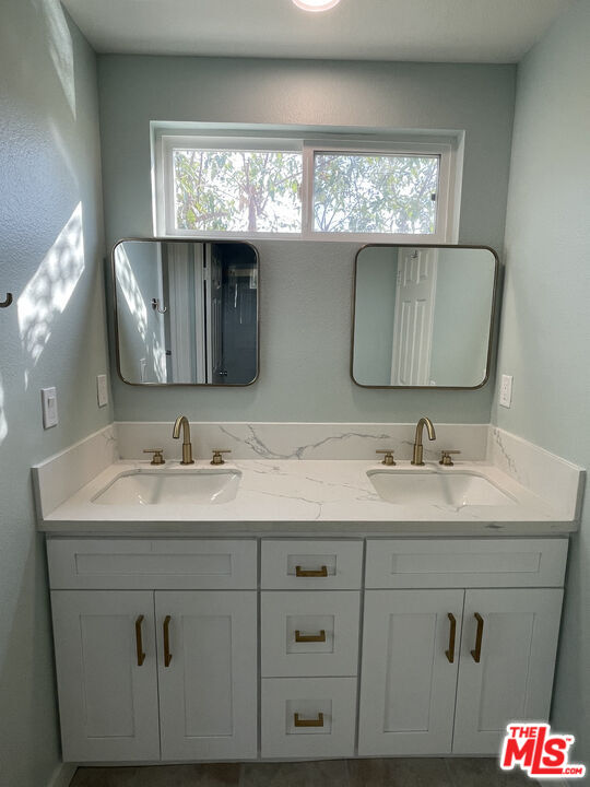 25720 Armstrong Circle, Unit A Stevenson Ranch, CA 91381 - Photo 11 of 19 Gallery Image 11