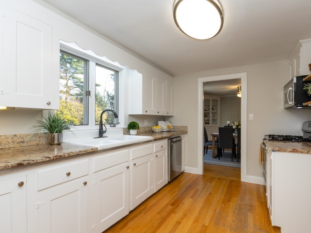 345 Conant Road Weston, MA 02493 - Photo 11 of 40