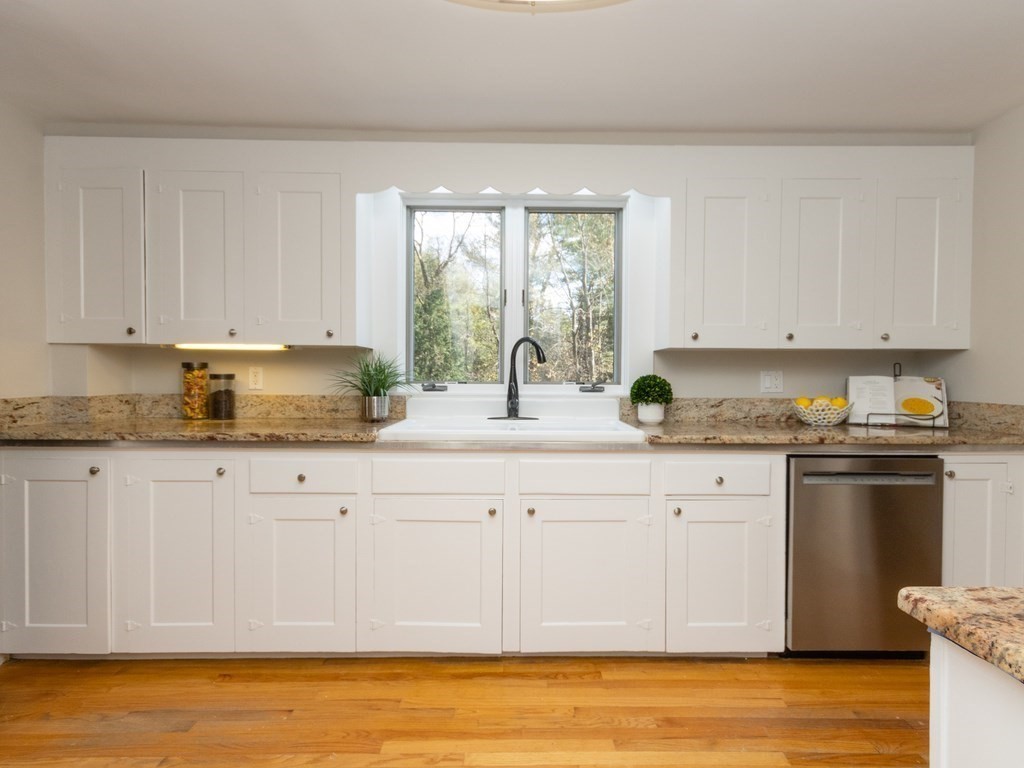 345 Conant Road Weston, MA 02493 - Photo 10 of 40