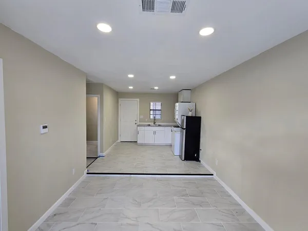 $1,000 | 8703 Berndale Street, Unit 2, Houston, TX 77029
