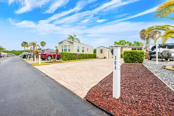 $124,900 | 2410 Limewood Avenue, Unit 304, Clermont, FL 34714